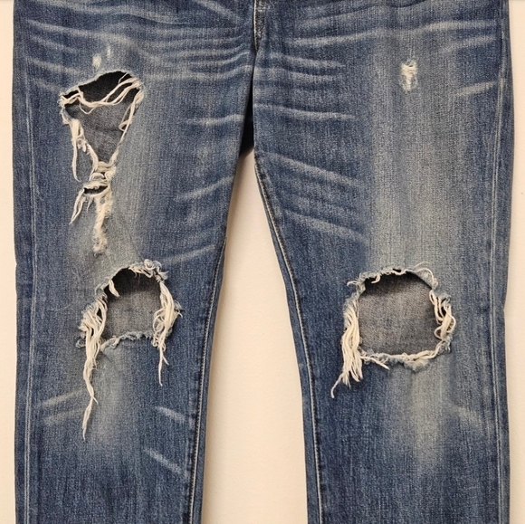 66 GAP 1969 DISTRESSED RELAXED BOYFRIEND JEANS WOMEN'S SIZE 31 - Picture 4 of 10